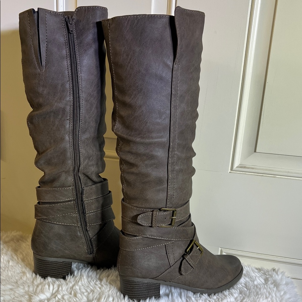 Elegant Over the Knee Brown Boots - Picture 6 of 16